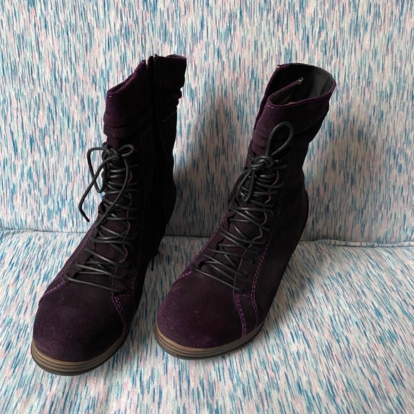 Beautiful Purple greased suede Woman boots - Picture 5 of 9